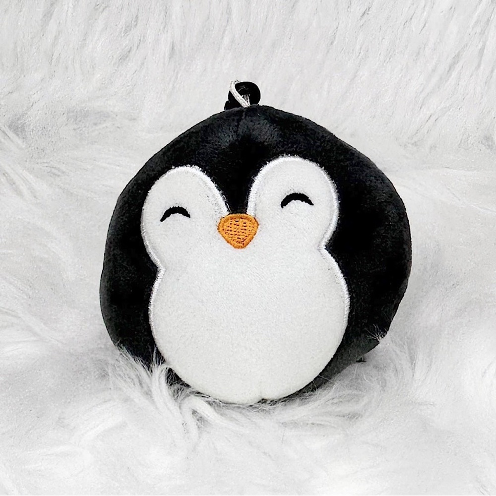 NWT Luna the Penguin squishmallow clip !!